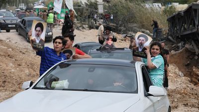 El regreso masivo de desplazados provoca atascos kilométricos en la carretera al sur del Líbano