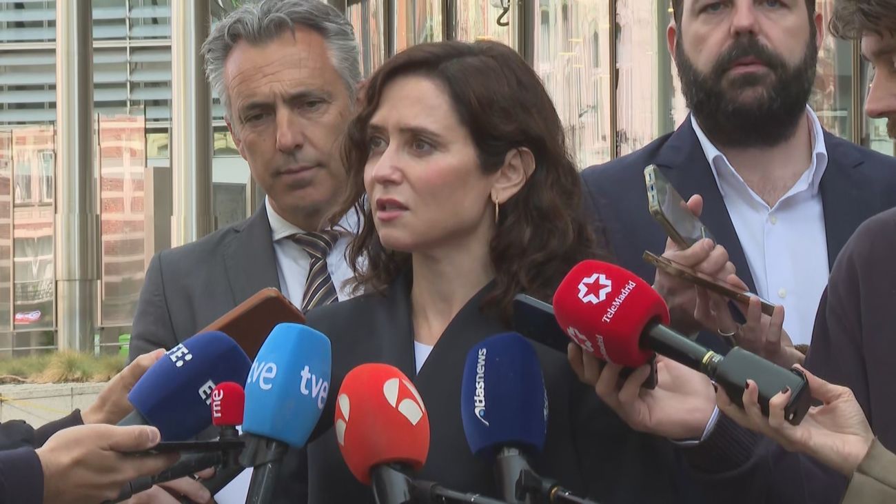 Ayuso defiende su "foto de libertad" con Corina Machado mientras Sánchez mantiene una "reunión de narcoestados"