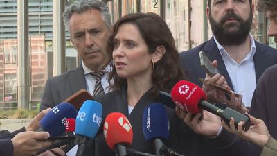 Ayuso defiende su "foto de libertad" con Corina Machado mientras Sánchez mantiene una "reunión de narcoestados"