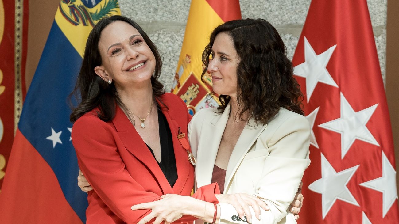 Ayuso, con Corina Machado "en la casa de la libertad" mientras "el socialismo está de guateque en Barcelona"