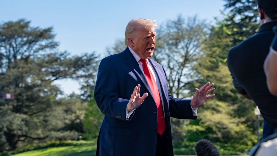 Trump anuncia que sus representantes viajan a Pakistán para negociar con Irán