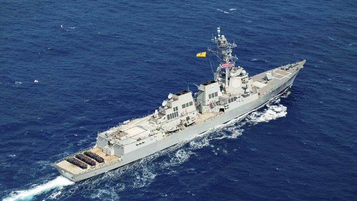 EEUU ataca y captura un buque iraní de gran tonelaje en el golfo de Omán