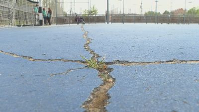 Denuncian el abandono de las pistas de fútbol sala de Valdelasfuentes, en Alcobendas