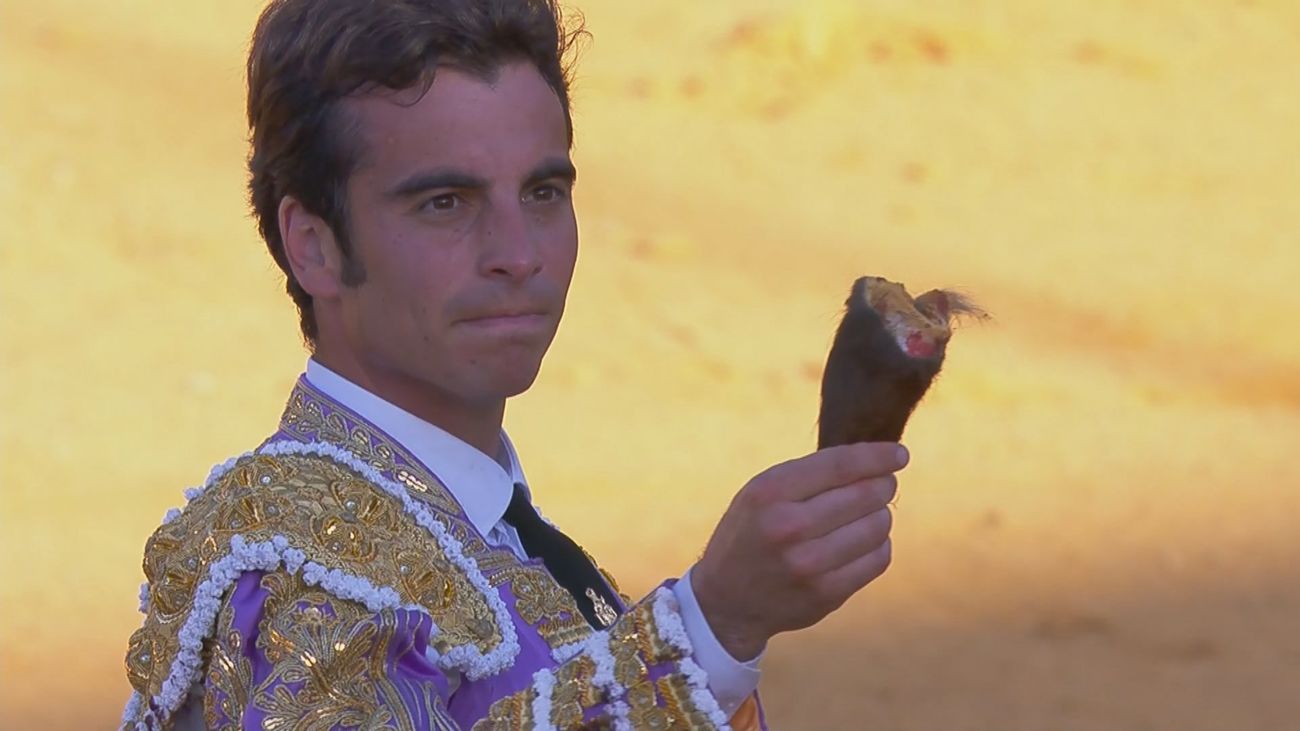 Alejandro Marcos corta una oreja ante un buen ejemplar de Buenavista en la Copa Chenel