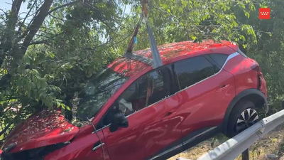 Herida grave una mujer tras impactar su vehículo contra un árbol en la M-508, a la altura de  Pozuelo