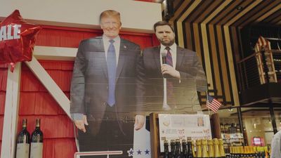 Pelo de Trump entre los productos que venden en un supermercado de Naples, Florida