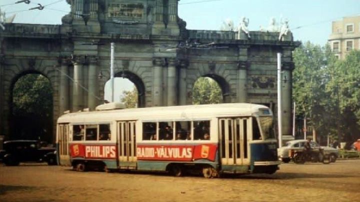 El tranvía oculto bajo la Puerta de Alcalá reaparece y abre la gran duda: ¿qué pasará con los restos?