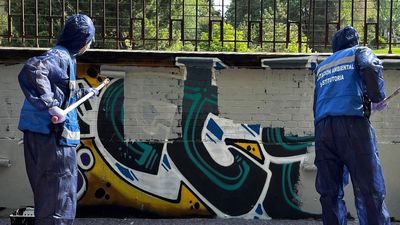 Madrid transforma las multas por grafitis en limpieza: 70 sancionados borran 6.000 m² y las pintadas caen un 26%