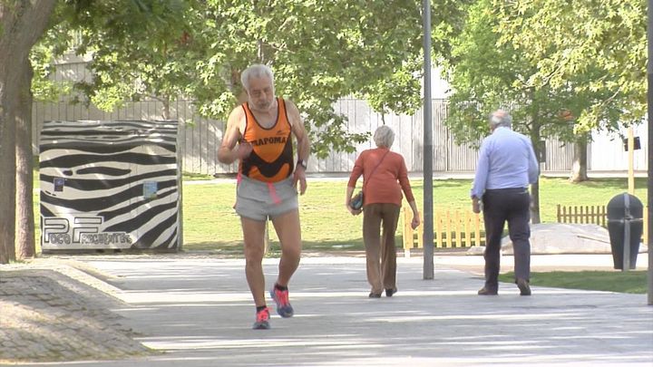 Pepe, el maratoniano eterno: 81 años, 40 ediciones del Maratón de Madrid y una canción para cada carrera