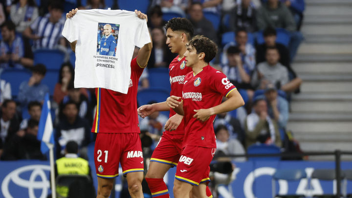 Los jugadores del Getafe dedican el gol a la recientemente fallecida María Caamaño / EFE