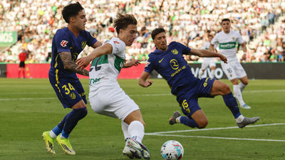 3-2. Un Atlético de Madrid, en inferioridad y con bajas, pierde en Elche