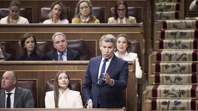 Feijóo critica la falta de inversión en infraestructuras y Sánchez le echa en cara su pacto con Vox en Extremadura