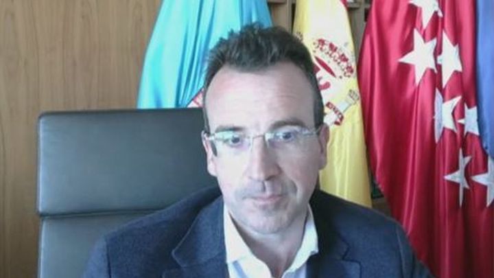 El alcalde de Leganés, Miguel Ángel Recuenco critica al gobierno central por no dotar de recursos a los ayuntamientos para la regularización de inmigrantes