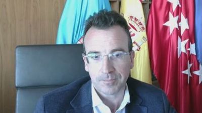 El alcalde de Leganés, Miguel Ángel Recuenco, critica al gobierno central por no dotar de recursos a los ayuntamientos para la regularización de inmigrantes