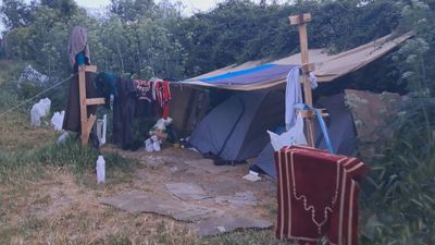 Insalubridad, suciedad y riesgo de incendio: las consecuencias de un asentamiento chabolista en Casa de Campo