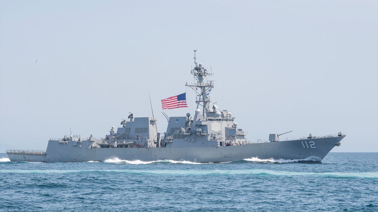 Trump ordena abrir fuego contra cualquier embarcación de Irán que mine el estrecho de Ormuz