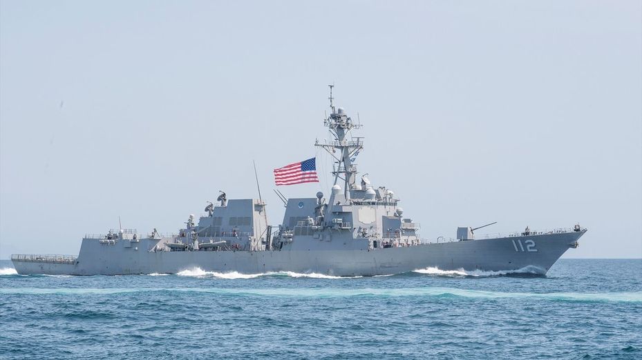 Trump ordena abrir fuego contra cualquier embarcación de Irán que mine el estrecho de Ormuz