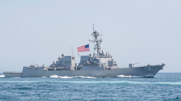 Trump ordena abrir fuego contra cualquier embarcación de Irán que mine el estrecho de Ormuz