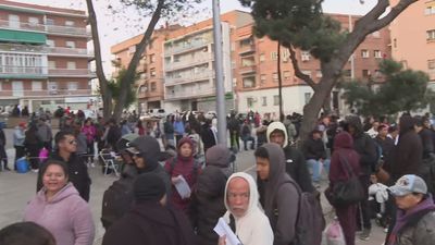 Denuncian intentos de estafa a los migrantes que buscan regularizar su situación en Ciudad Lineal