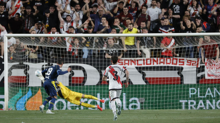 Cárdenas para el penalti / embed