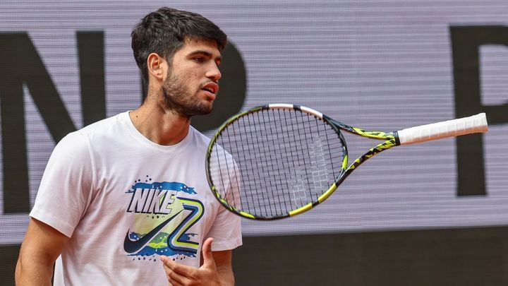 Alcaraz anuncia que no jugará por lesión en Roma y Roland Garros