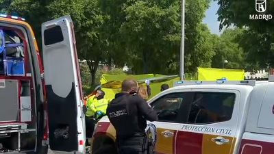 Muere un menor  apuñalado por un joven desde un patinete en Puente de Vallecas