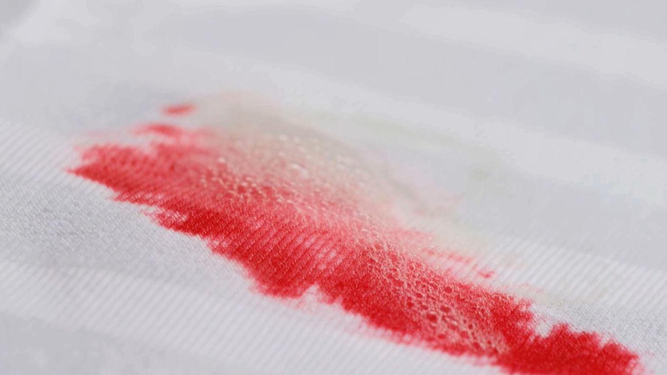 Di adiós a las manchas más difíciles con este remedio casero y sostenible