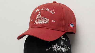 Metro de Madrid lanza una colección de gorras con símbolos de la capital por el 2 de Mayo y San Isidro