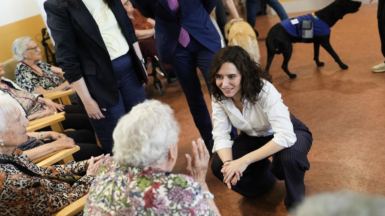 Ayuso lanza su plan de residencias y centros de día: 8.000 nuevas plazas, 300 viviendas integradas y más tecnología