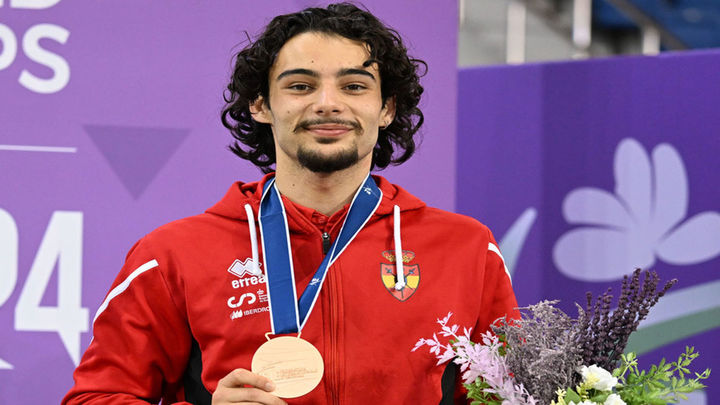 Santiago Madrigal, plata, y Jorge Casaus, bronce, y oro por equipos en el Europeo sub'23 en sable