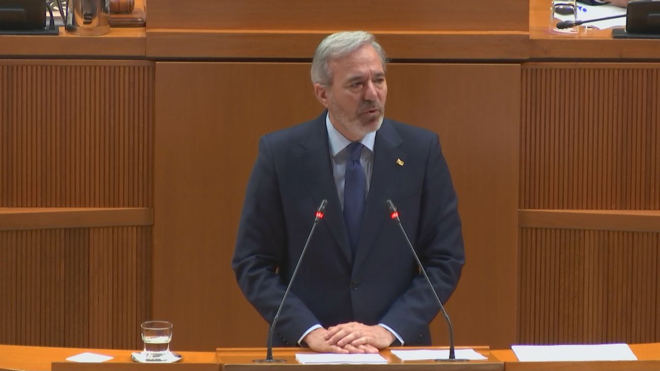 Azcón defiende la "legalidad" de 'la prioridad nacional' pactada con Vox y niega discrimine por "nacionalidad"