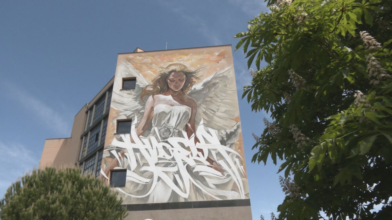 'Muraltalaz' ya suma 33 murales convirtiendo el distrito en un museo al aire libre