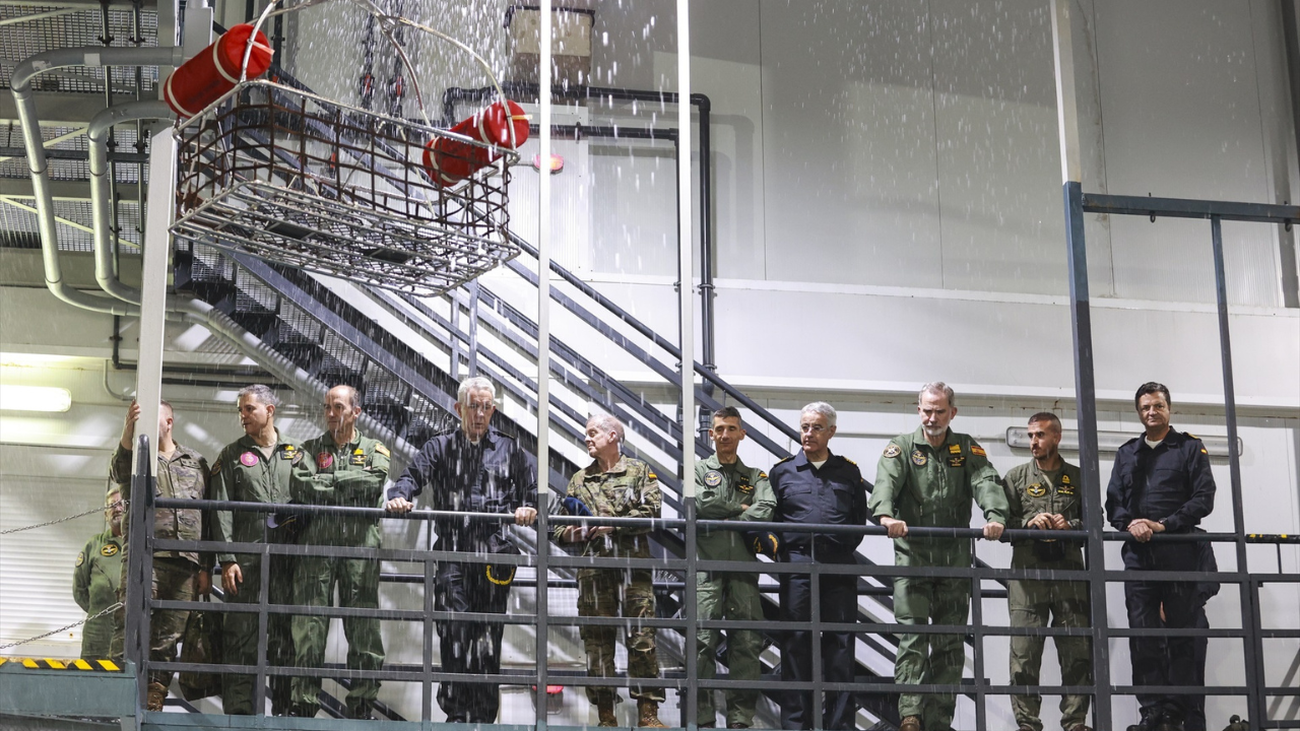 Felipe VI visita la base de Rota en plena tensión con EE.UU