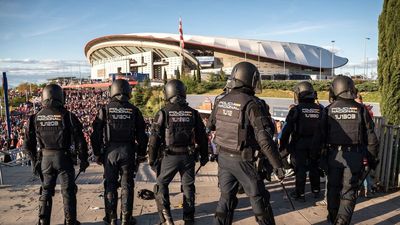 "Parece que estás en estado de guerra", la pesadilla de los vecinos de la plaza Céfiro cuando hay partido en el Metropolitano