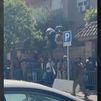 Un grupo de inmigrantes intenta saltar la verja de  la Embajada de Gambia en Madrid