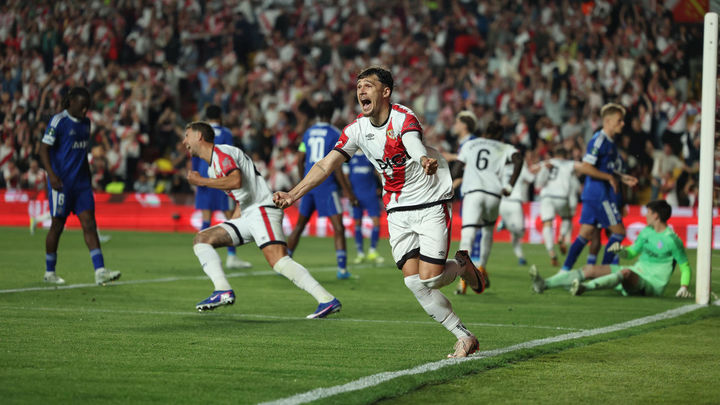 1-0: El Rayo golpea al Estrasburgo en Vallecas con un gol de Alemao y se acerca a la final de Conference League