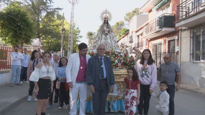 Valdaracete da el pistoletazo de salida a las fiestas de la Virgen de la Pera con gigantes, música y tradición