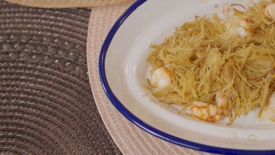 Sabor a Madrid: fideuá express con gambones por el Día de la Madre