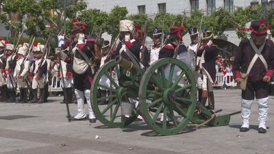 Torrejón viaja hasta 1808 y revive el levantamiento del 2 de Mayo con una recreación en la Plaza Mayor
