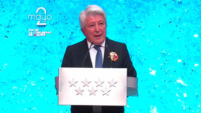La Comunidad de Madrid reconoce la labor de Enrique Cerezo