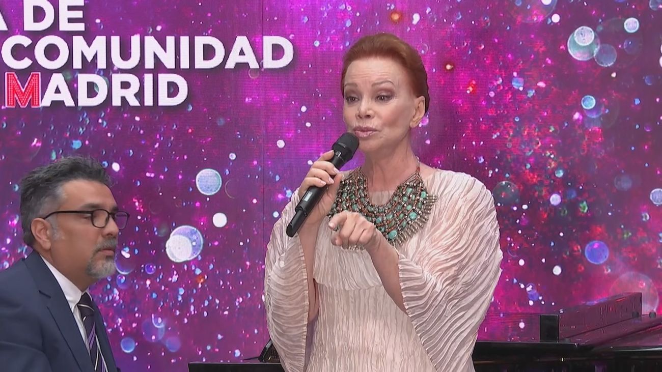Paloma San Basilio pone la nota musical al acto institucional de la Comunidad de Madrid con motivo del 2 de Mayo