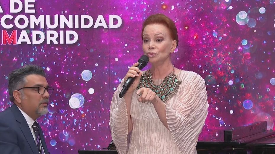 Paloma San Basilio pone la nota musical al acto institucional de la Comunidad de Madrid con motivo del 2 de Mayo