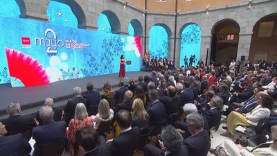 La Comunidad de Madrid rinde homenaje a sus personalidades en el día grande de nuestra región