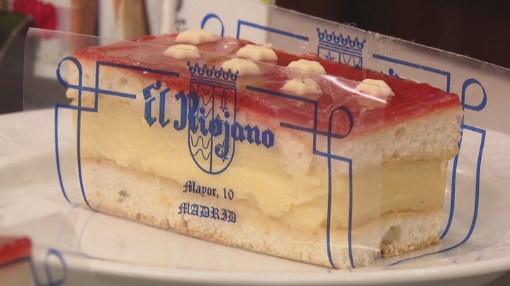 Así son las banderitas de Madrid, el postre de almendra y nata que ha dado el toque dulce al 2 de Mayo
