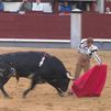 Una gran faena de Javier Cortés en la goyesca queda sin premio por la espada
