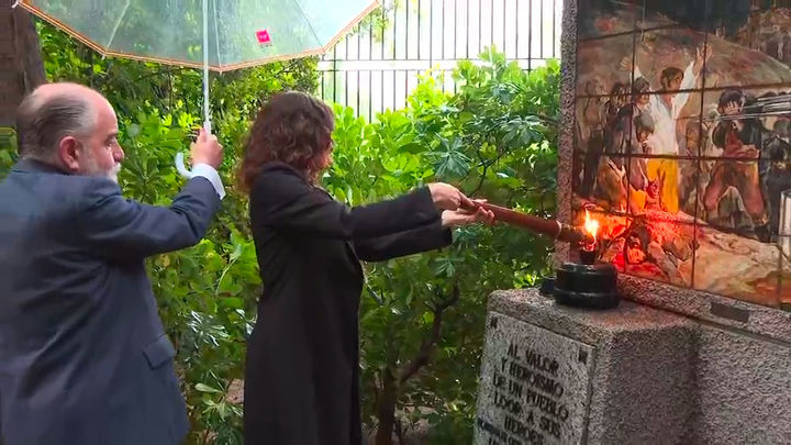Ofrenda a los Héroes del 2 de Mayo  que “dieron su vida por la libertad de España”