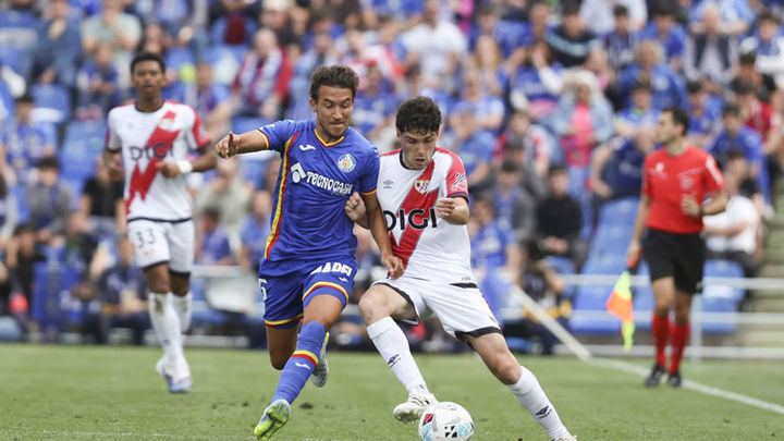 0-2. El Rayo alarga su fiesta europea y amarra la permanencia
