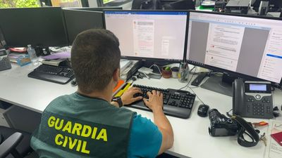 La Guardia Civil recupera 150.000 euros de una estafa de amor  sufrida por un vecino de Arroyomolinos