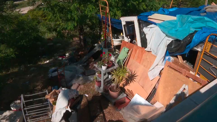 Degradación del parque Rodríguez Sahagún en Tetuán por un asentamiento ilegal