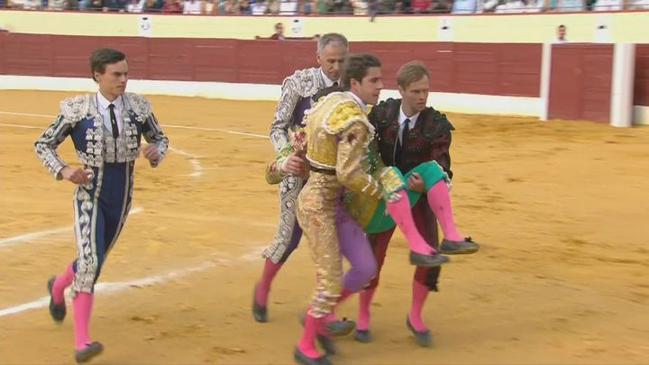 Alberto Durán herido en el cuarto toro de la sexta clasificatoria de la Copa Chenel